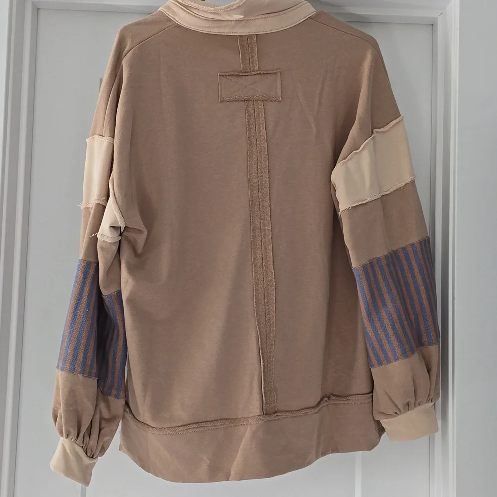V neck sweatshirt - Picture 2 of 8